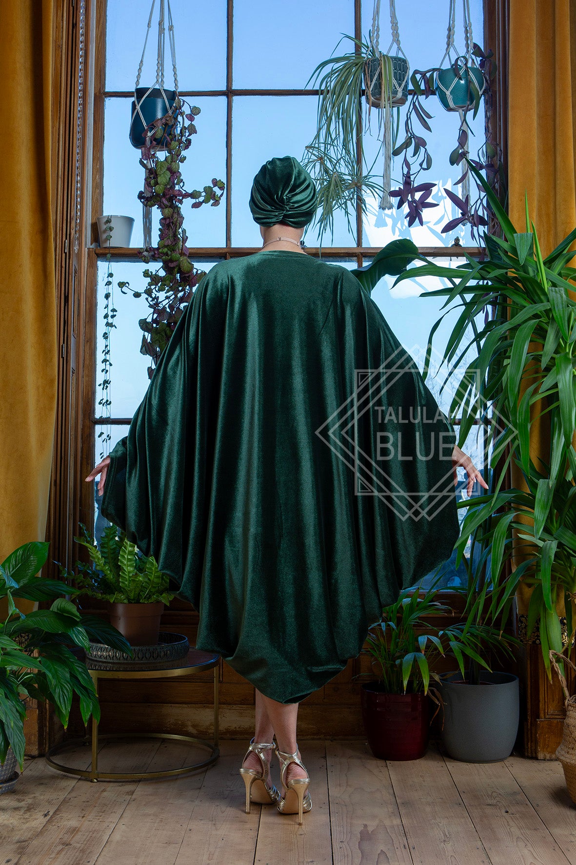 green shrug flapper dress for that roaring twenties outfit, peaky blinders great gatsby dress, fancy dress shop, burlesque costume, 1920's dress