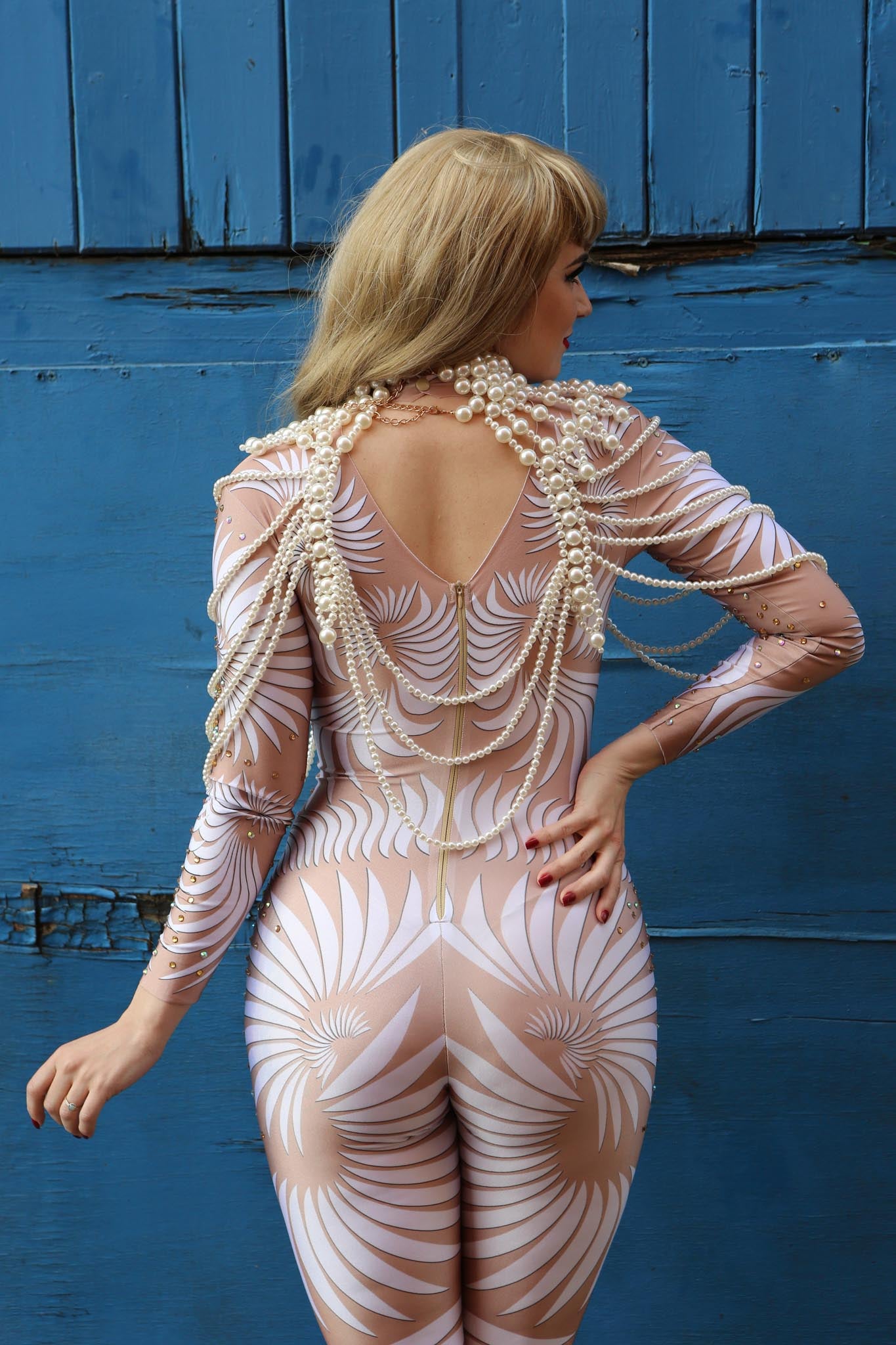 pearl necklace burlesque costume 1920's outfit, great gatsby vintage fashion, art deco costume