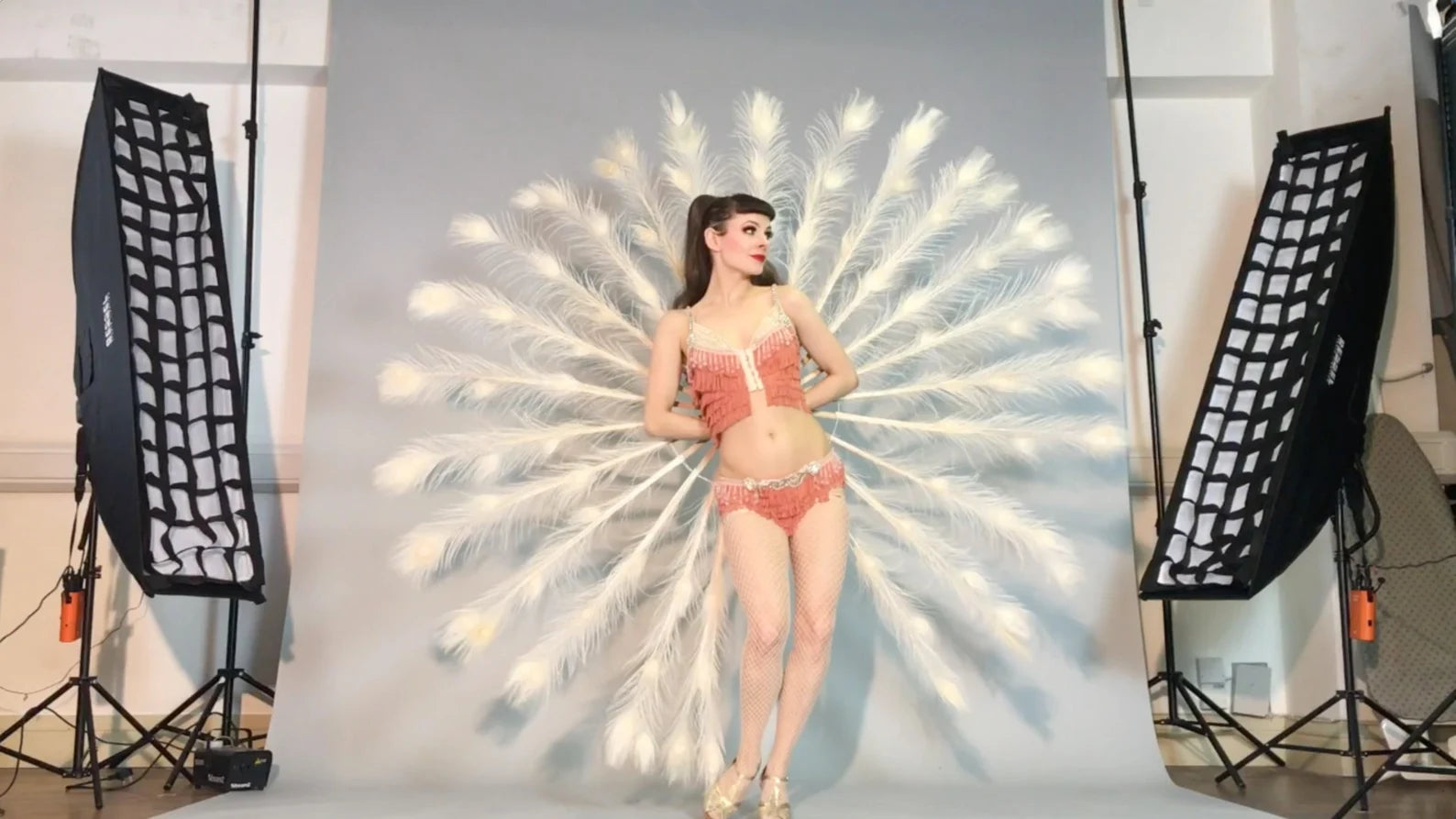 how to burlesque feather fan dance